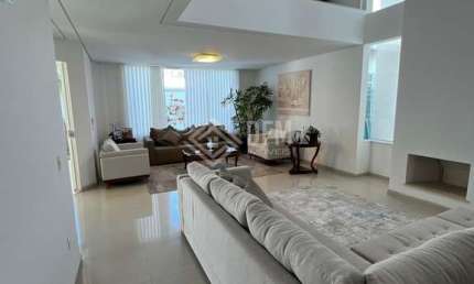 Casa Sobrado Alto Padrão à venda na Vila Oliveira em Mogi das Cruzes, SP, com 3 suítes e 348 m² de área construída.