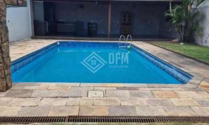 Casa Térrea à venda no bairro Vila Lavínia em Mogi das Cruzes, com piscina, espaço gourmet e 2 dormitórios, sendo 1 suíte.