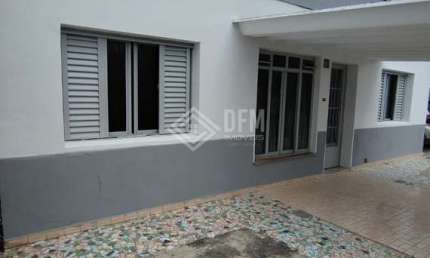 Casa Térrea à venda no Jardim Carolina em Mogi das Cruzes, SP, próximo ao centro com 5 dormitórios