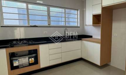 Casa 2 dormitórios para alugar na Vila Oliveira em Mogi das Cruzes, SP.