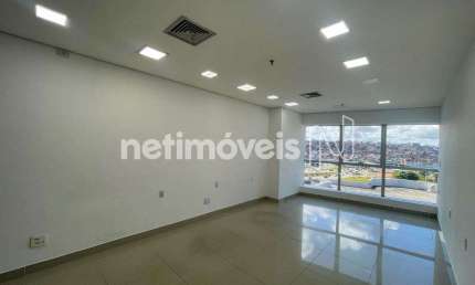 Sala comercial com 1 sala para alugar na Avenida Tancredo Neves, Caminho das Árvores, Salvador