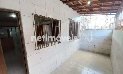 Casa com 2 quartos para alugar na Rua Professor Gelásio Farias, 51, Uruguai, Salvador