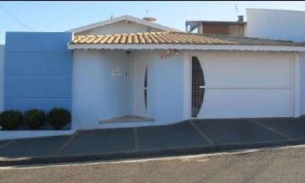Casa com 3 quartos à venda na Rua José Maurício de Oliveira, --, Conjunto Habitacional Humberto Popolo, Botucatu, 158 m2 por R$ 360.000