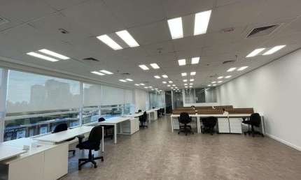 Sala comercial com 4 salas para alugar na Avenida Roque Petroni Júnior, 850, Jardim das Acacias, São Paulo por R$ 36.540