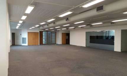 Sala comercial com 5 salas para alugar na Rua Geraldo Flausino Gomes, 78, Cidade Monções, São Paulo por R$ 18.006