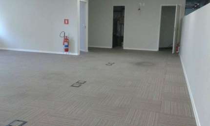 Sala comercial com 5 salas para alugar na Rua Geraldo Flausino Gomes, 78, Cidade Monções, São Paulo por R$ 18.006