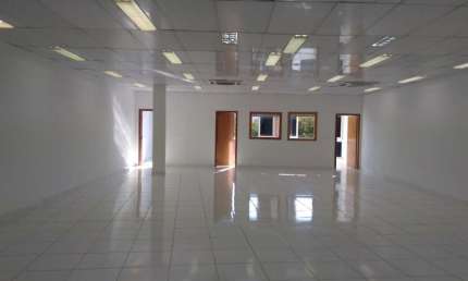 Sala comercial com 3 salas para alugar na Rua da Liberdade, 834, Liberdade, São Paulo por R$ 9.013