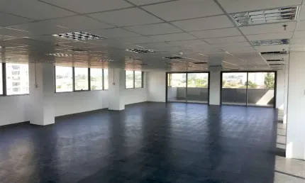 Sala comercial com 1 sala para alugar na Rua Luiz Seráphico Júnior, 511, Jardim Caravelas, São Paulo por R$ 15.012