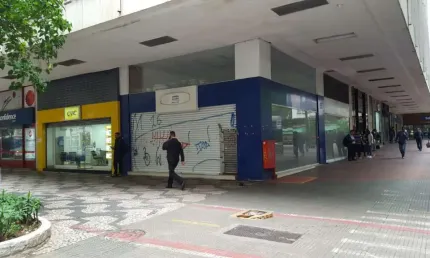 Ponto comercial com 3 salas para alugar na Avenida São Luís, 187, República, São Paulo por R$ 14.009