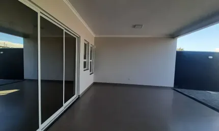 Casa térrea, 3Q com suíte e espaço amplo de terreno.