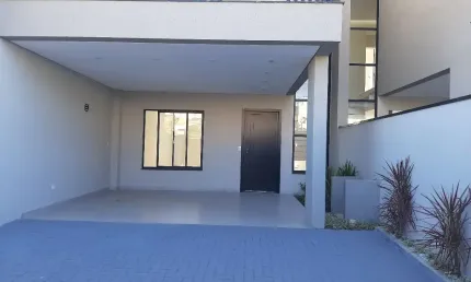 Sua busca por imóvel pode finalizar aqui! Duplex com 170m² e amplo quintal livre.