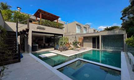 Casa à 500m da praia à venda em Riviera de São Lourenço