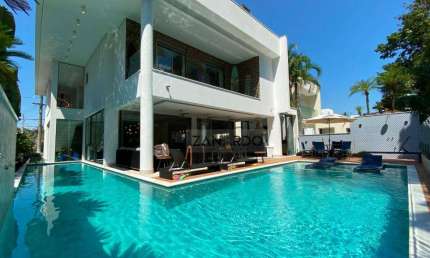 Casa Alto padrão na Riviera de São Lourenço, 5 Quartos para alugar, por R$ 6.200/dia - Bertioga/SP