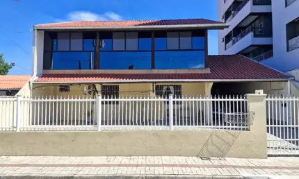 Excelente sobrado averbado no bairro gravatá em navegantes!!