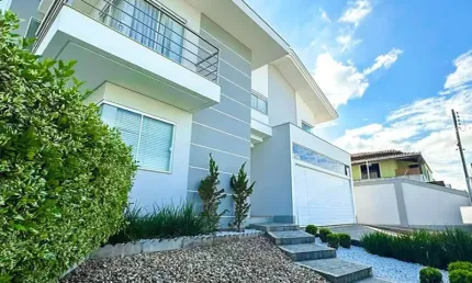 Sobrado de alto padrão - localizado em itajai - mobiliado e averbado com 585 m² de terreno