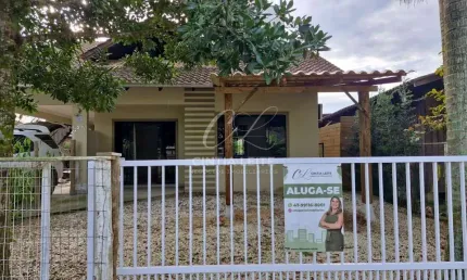 Casa com 4 quartos para alugar no Itacolomi, Balneário Piçarras 