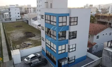 Apartamento vista mar a 150 metros da praia em baln piçarras