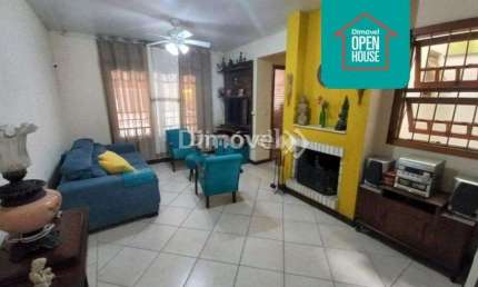 Casa com 3 quartos à venda na Rua Olécio Cavedini, 45, Espírito Santo, Porto Alegre por R$ 750.000