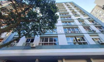 Apartamento com 3 quartos à venda na Rua Duque de Caxias, 1234, Centro Histórico, Porto Alegre por R$ 740.000