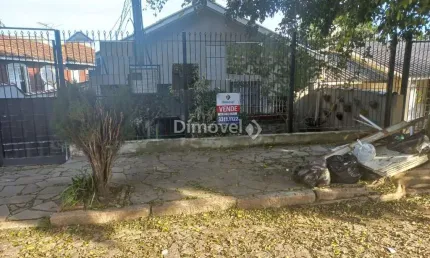 Casa com 3 quartos à venda na Rua Antônio Josephino Perrone, 213, Espírito Santo, Porto Alegre por R$ 380.000