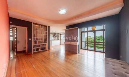 Casa com 5 quartos à venda na Rua Goitacaz, 349, Vila Assunção, Porto Alegre por R$ 1.300.000