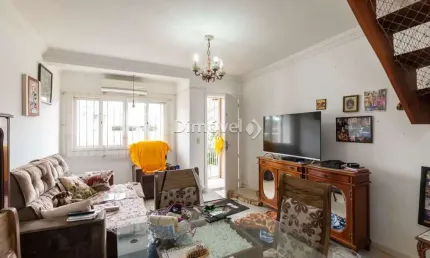 Casa com 2 quartos à venda na Rua Heitor Kramer, 324, Guarujá, Porto Alegre por R$ 430.000