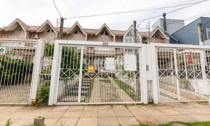 Casa com 2 quartos à venda na Rua Heitor Kramer, 324, Guarujá, Porto Alegre por R$ 430.000