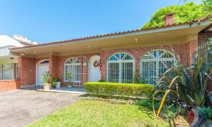 Casa com 4 quartos à venda na Avenida Copacabana, 218, Vila Assunção, Porto Alegre por R$ 1.699.000