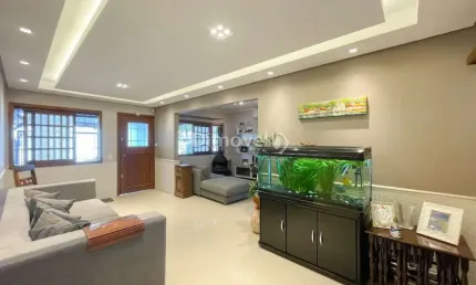 Casa com 3 quartos à venda na Avenida Copacabana, 336, Vila Assunção, Porto Alegre por R$ 889.000
