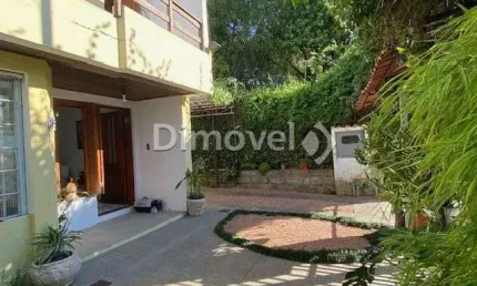 Casa com 3 quartos à venda na Rua Liberal, 1375, Tristeza, Porto Alegre por R$ 640.000