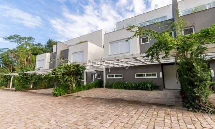 Casa em condomínio fechado com 3 quartos à venda na Rua Doutor Ney de Castilhos Ferreira, 300, Pedra Redonda, Porto Alegre por R$ 2.500.000