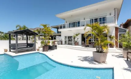 Casa em condomínio fechado com 4 quartos à venda na Avenida Juca Batista, 8000, Belém Novo, Porto Alegre por R$ 4.250.000