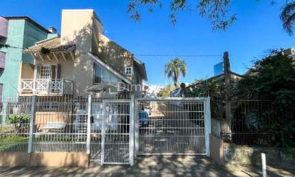 Casa em condomínio fechado com 3 quartos à venda na Avenida Pinheiro Borda, 625, Cristal, Porto Alegre por R$ 380.000