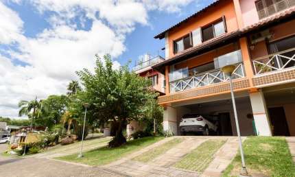 Casa em condomínio fechado com 4 quartos à venda na Rua Álvaro Guterres, 707, Tristeza, Porto Alegre por R$ 1.300.000