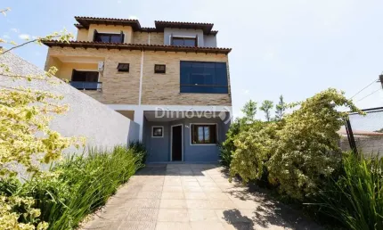 Casa com 3 quartos à venda na Rua dos Carijós, 324, Espírito Santo, Porto Alegre por R$ 699.000