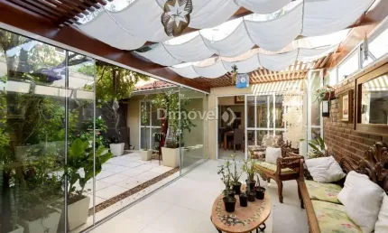Casa em condomínio fechado com 5 quartos à venda na Avenida Cai, 303, Cristal, Porto Alegre por R$ 1.300.000