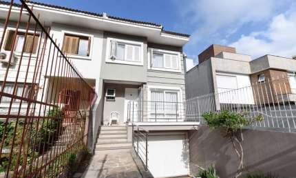 Casa com 3 quartos à venda na Rua Conselheiro Xavier da Costa, 2455, Jardim Isabel, Porto Alegre por R$ 890.000