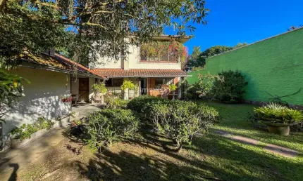Casa com 3 quartos à venda na Travessa Pedra Redonda, 550, Jardim Isabel, Porto Alegre por R$ 1.300.000
