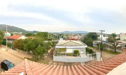 Casa com 3 quartos à venda na Avenida Doutor Francisco Roberto Dall Igna, 450, Espírito Santo, Porto Alegre por R$ 640.000