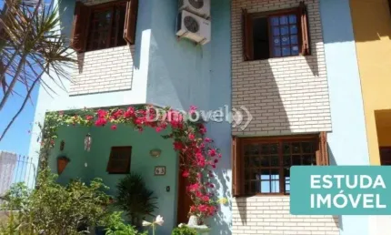 Casa com 3 quartos à venda na Rua dos Guananas, 63, Espírito Santo, Porto Alegre por R$ 650.000