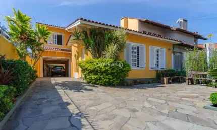 Casa com 4 quartos à venda na Rua Paulo Derly Strehl, 30, Espírito Santo, Porto Alegre por R$ 2.999.000