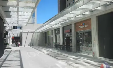 Ponto comercial para alugar na Avenida Ipiranga, 50, Praia de Belas, Porto Alegre por R$ 4.200
