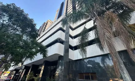 Sala comercial para alugar na Avenida Borges de Medeiros, 2105, Praia de Belas, Porto Alegre por R$ 1.600