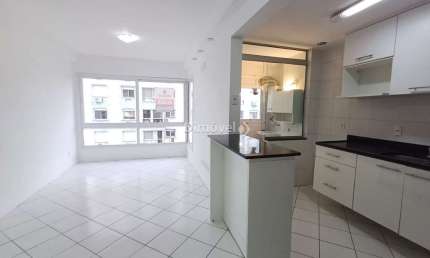 Apartamento com 3 quartos para alugar na Avenida da Cavalhada, 4530, Cavalhada, Porto Alegre por R$ 2.400