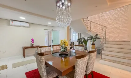 Casa 4 quartos, 4 banheiros incluindo uma suíte com hidromassagem, área gourmet com churrasqueira,  Bairro Partenon