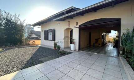 Casa com 4 quartos à venda na Rua Icaraí, 600, Floresta, Joinville