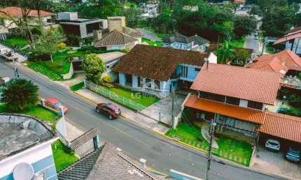 Casa em condomínio no saguaçú com 3 quartos para venda, 264 m²