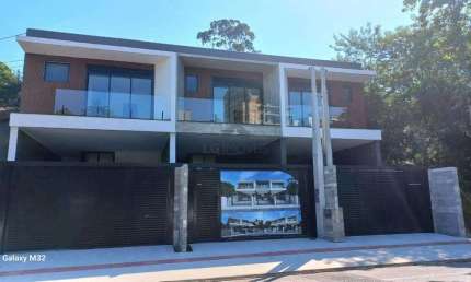 SOBRADO GEMINADO no ANITA GARIBALDI com 3 quartos para VENDA, 206 m²