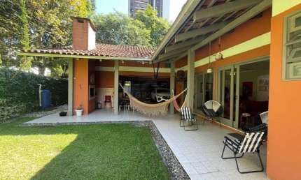 Casa com 3 quartos à venda na Rua Camboriú, 122, Glória, Joinville