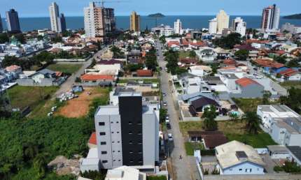 Excelente oportunidade a 400 metros do mar em Balneário Piçarras!